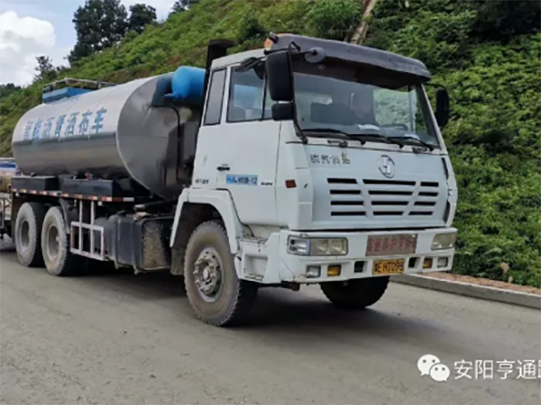 我公司廣東河惠莞項(xiàng)目透層、封層試驗(yàn)段完成